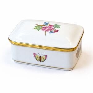 Herend Indian Basket 781/1B Hand-Painted Porcelain Floral Trinket Box